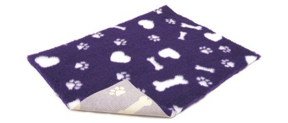 Petlife non-slip vetbed red with white dots