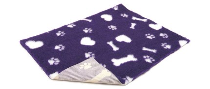 Petlife non-slip vetbed red with white dots